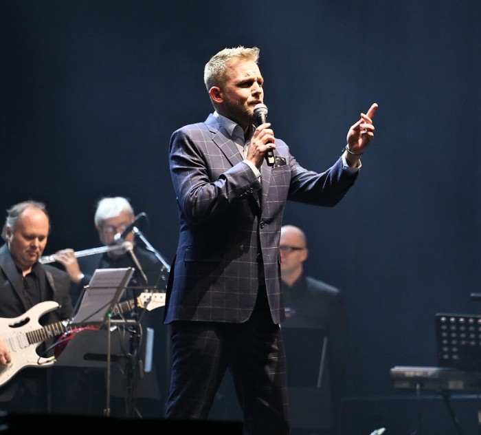 Koncert v Plzni moderoval Libor Bouček.