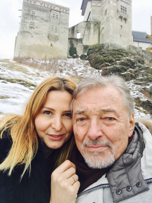 S manželkou Ivankou si udělal Karel Gott selfie na Trenčínském hradě na Slovensku