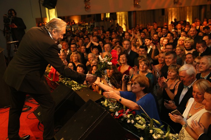 Karel Gott na plese v Kladně. Foto: F. Jirásek